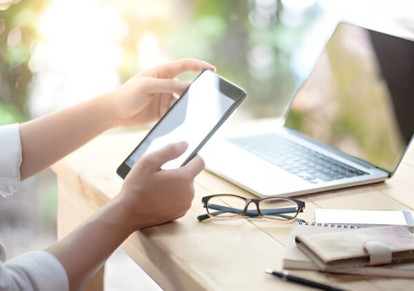 Asian digital marketers discussing the impact of AI on SEO strategies and search marketing.